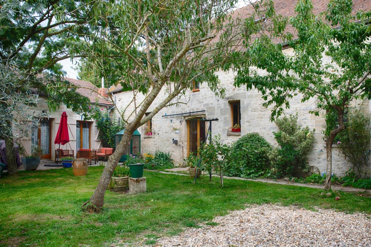 Ferienwohnung La Ferme Des Nonains Montjavoult Exterior foto